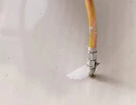 秀洲瓷砖空鼓维修公司专业解答在瓷砖铺贴过程中，如果使用的砂料过粗（如全部使用了粗砂），可能会导致以下问题
